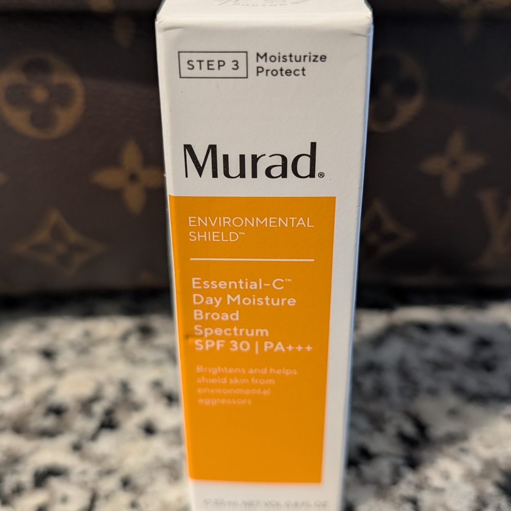 Murad Essential-C Day Moisture SPF 30 - White and Orange